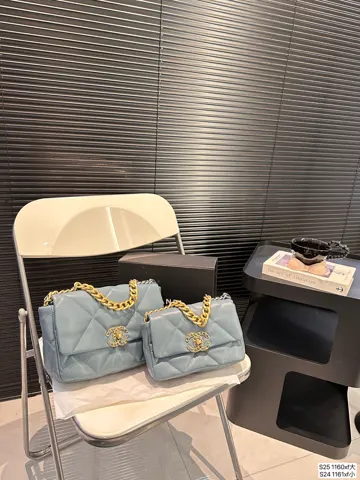 Chanel 19