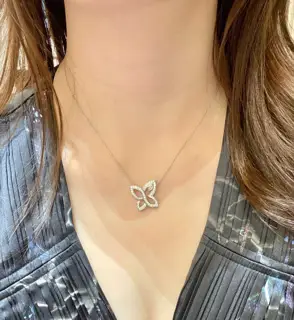 Lily necklace
