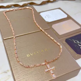 Bvlgari DIVAS’ DREAM series is in perfect condition and has invincible details. The unique