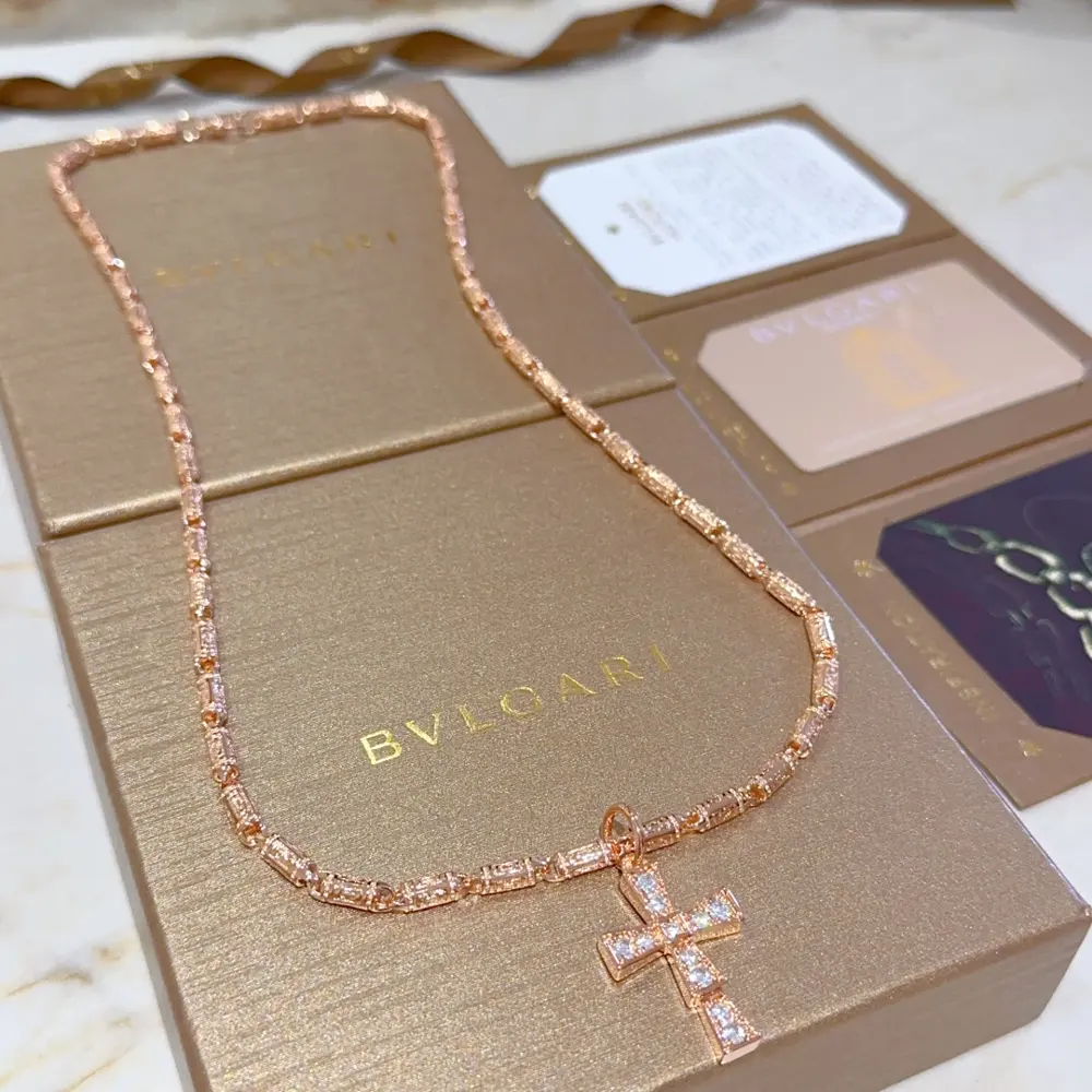 Bvlgari DIVAS’ DREAM series is in perfect condition and has invincible details. The unique