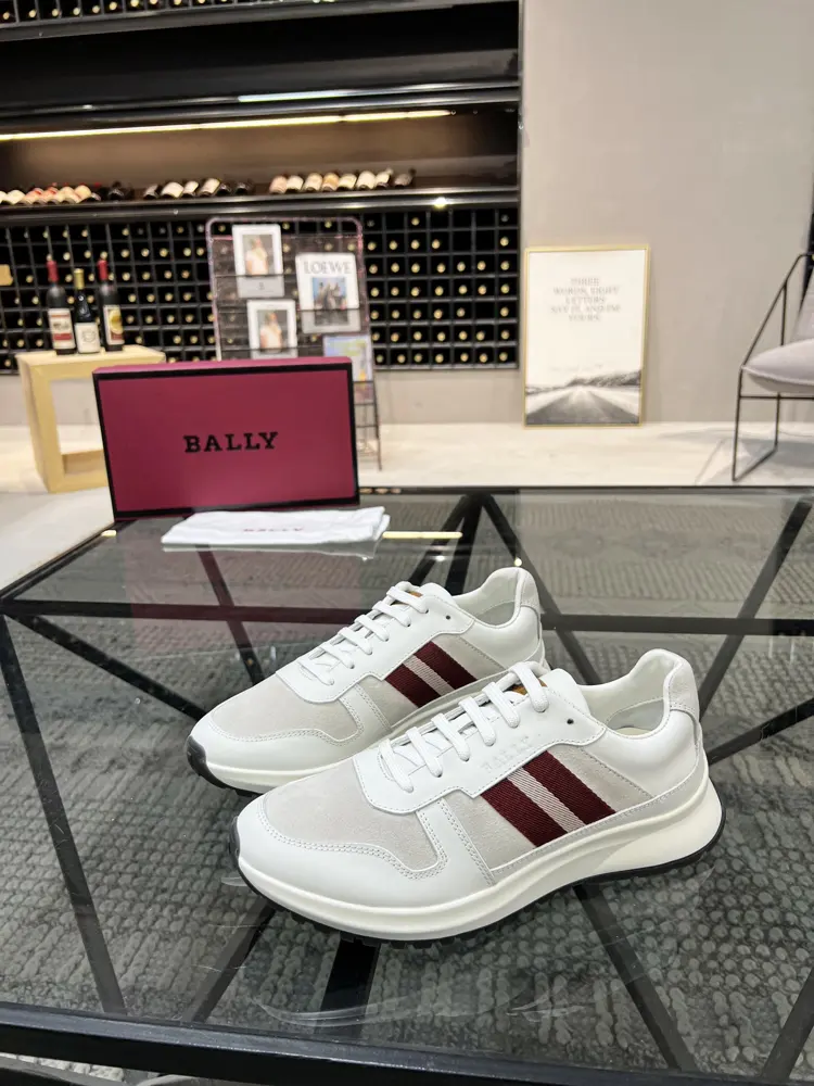 BALLY casual sports shoes series are coming to the counter at the same time
