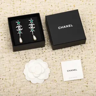 Chanel Five-pointed star double C earrings