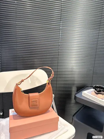 MiuMiu Hobo