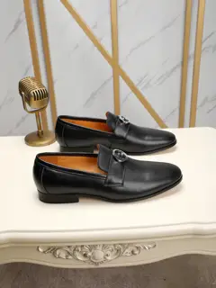 Gucci casual leather shoes. The shoe shape is three-dimensional and handsome