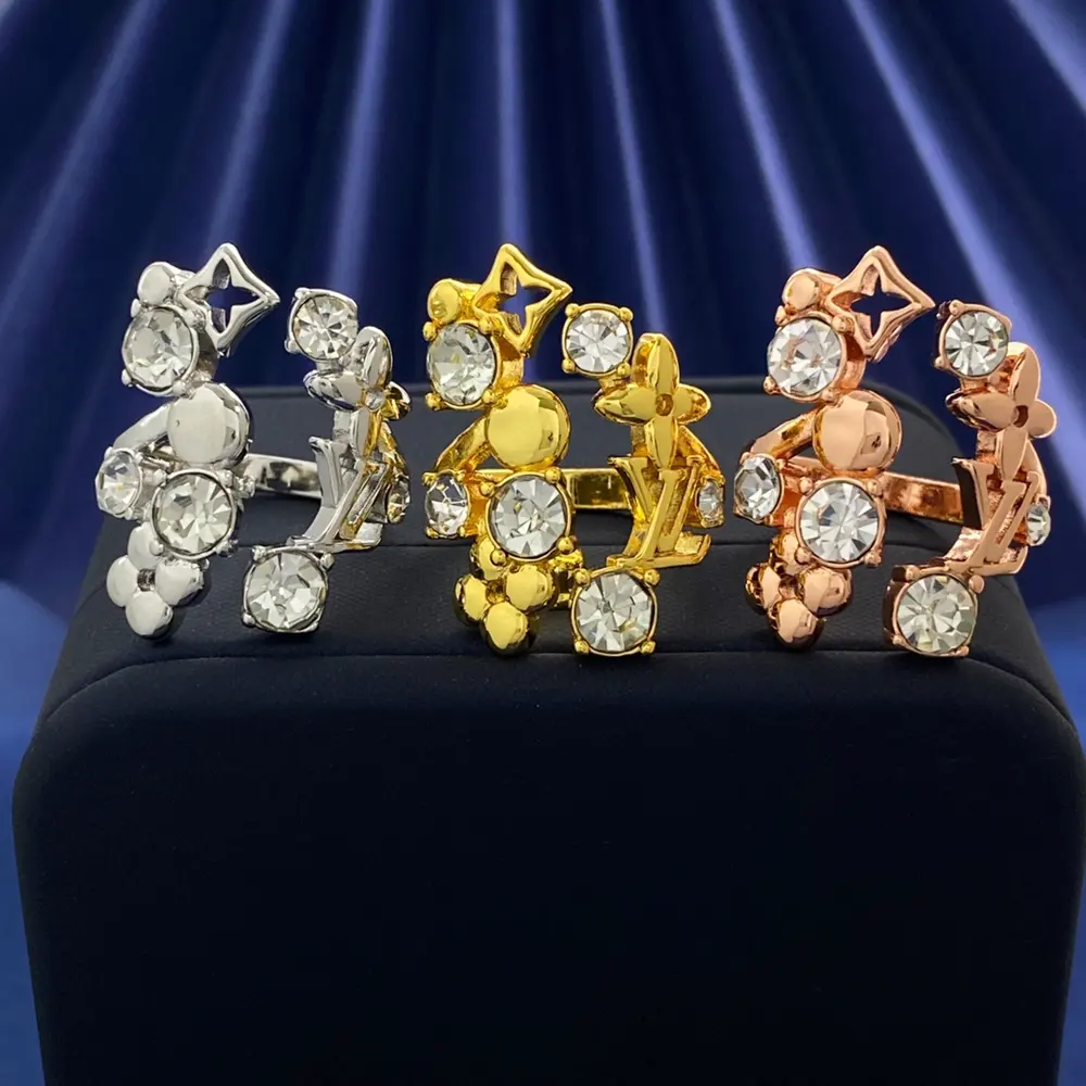 Louis Vuitton diamond-shaped four-leaf flower open ring with LV letters inlaid with large