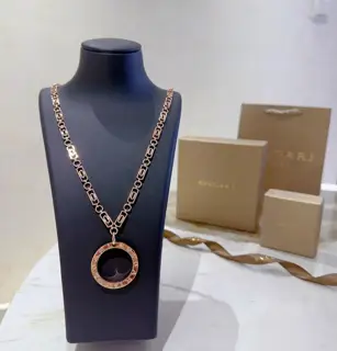 Bvlgari DIVAS’ DREAM series is in perfect condition and has invincible details. The unique
