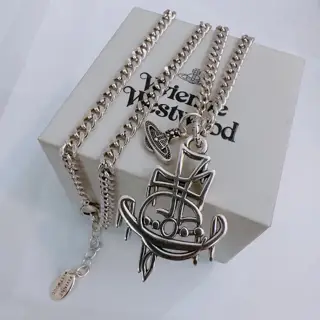 Vivienne Westwood Classic Large Saturn Necklace