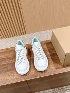 Alexander McQueen cat-eye blue-green mesh classic all-match white shoes