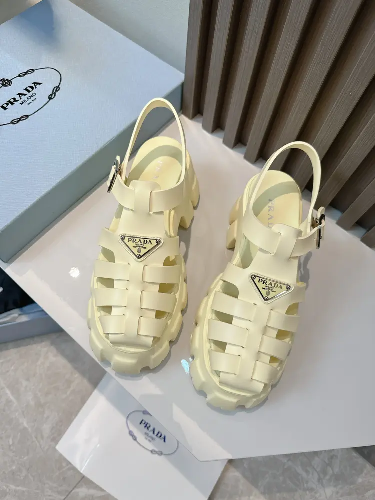 Prada is super popular. Prada’s latest spring and summer 2023 sawtooth Roman braided