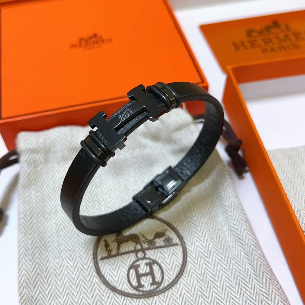 The latest model of Hermès bracelets and bracelets