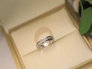 PIAGET rotating ring