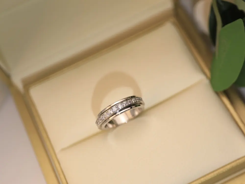 PIAGET rotating ring