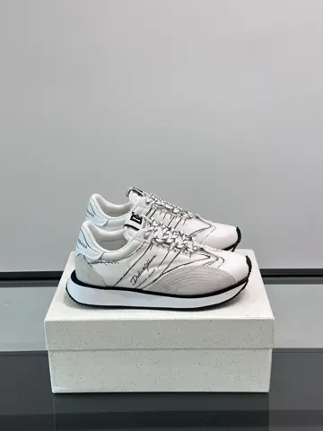 Dolce & Gabbana sneakers define your fashion steps. Boldly using innovative technology
