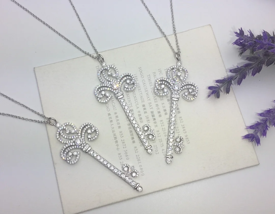 Tiffany&Co Enchant Heart Crown Key Necklace Material: Gold Chain Length: 70cm Key Size: 6cm
