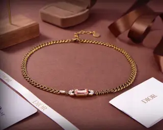 DIOR vintage necklace The same brass material as the counter