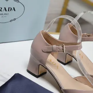 Women’s shoes