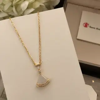 Bvlgari natural white mother-of-pearl necklace
