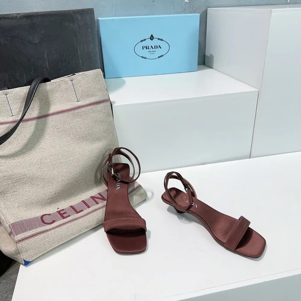 Women’s shoes