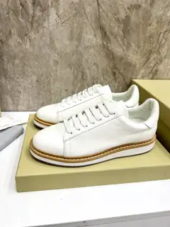 Burberry couple new sports shoes are coming