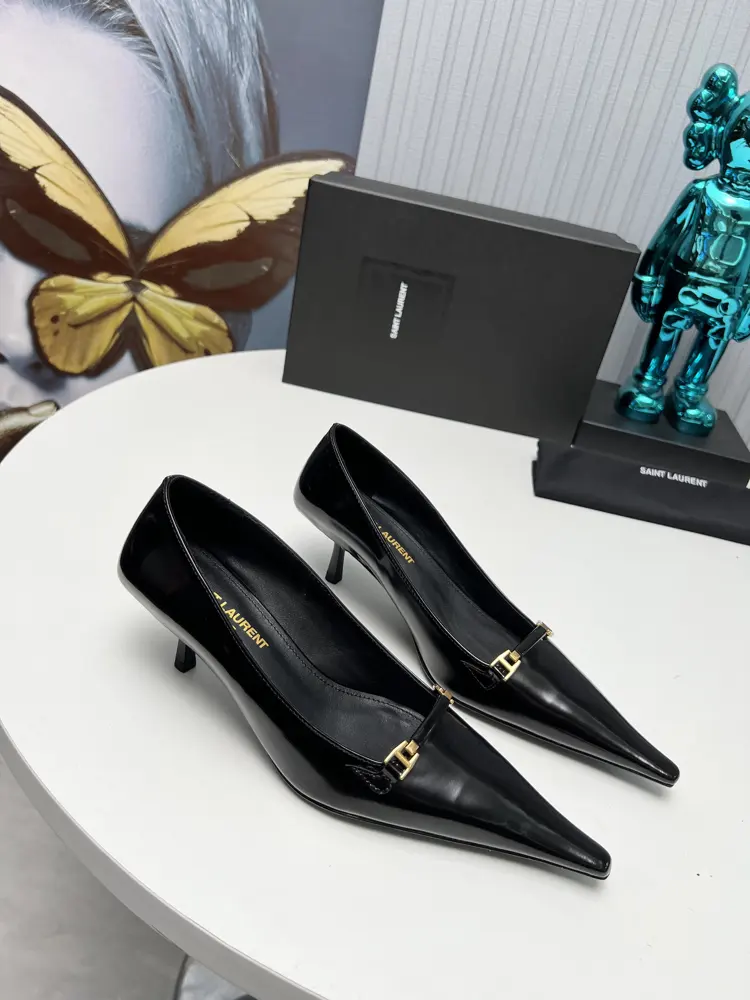 Saint Laurent 24ss is a super popular sandal. The single shoe counters are updated