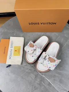Louis Vuitton embossed logo sandals This Pool Pillow Comfort flat sandal