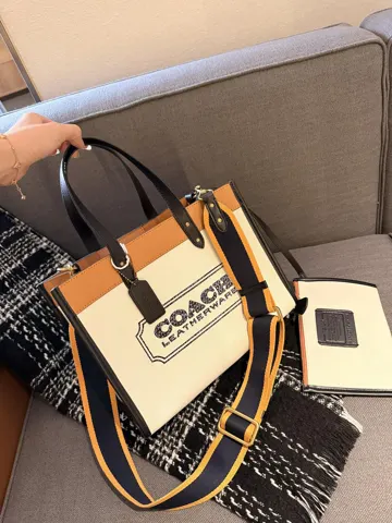 COACH Tote