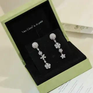 Van Cleef & Arpels Flourish Earrings