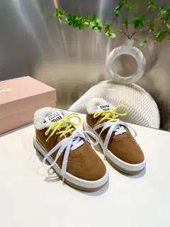 Miu Miu Miu 2024 new American retro style~ Popular sports shoes with good looks. A