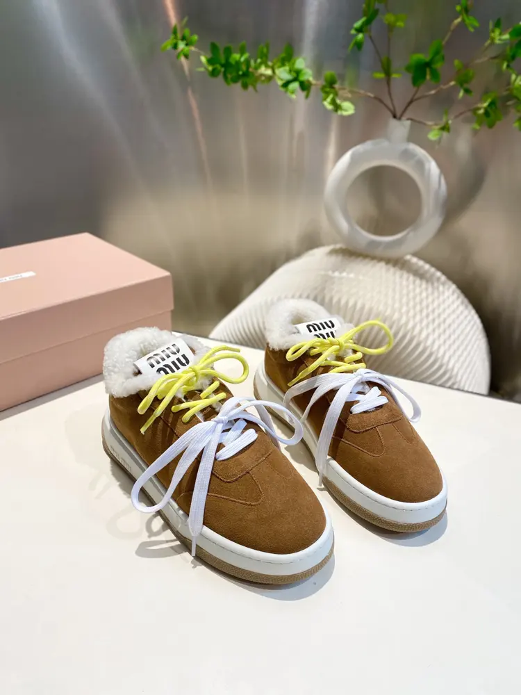 Miu Miu Miu 2024 new American retro style~ Popular sports shoes with good looks. A
