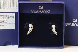 Swarovski Pea Pearl Stud Earrings