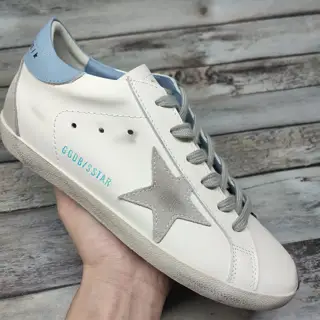 Golden Goose couple’s dirty shoes Golden Goose has become the tacit choice of many