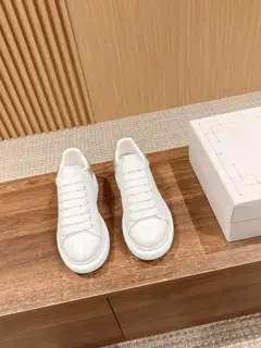 Alexander McQueen green diamond tail classic all-match white shoes