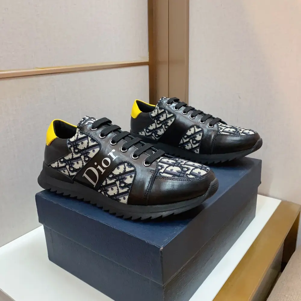 Dior sports casual shoes. The upper
