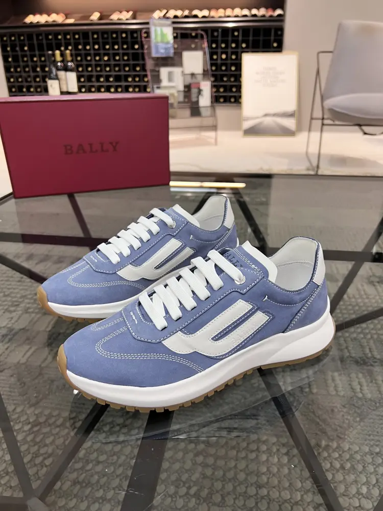 BALLY sports shoes are in classic colors