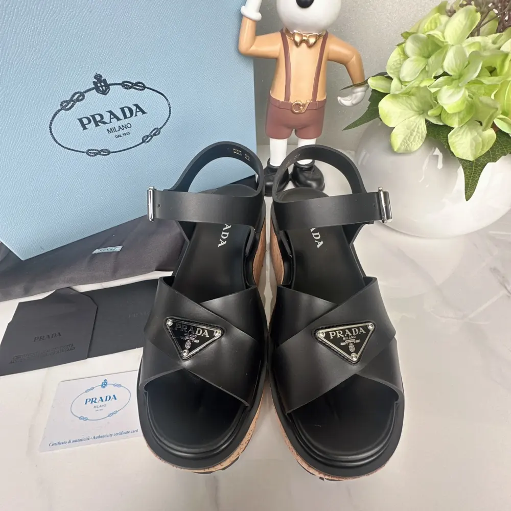 Prada pig cage shoes serrated Roman woven thick-soled rubber sandals Retro