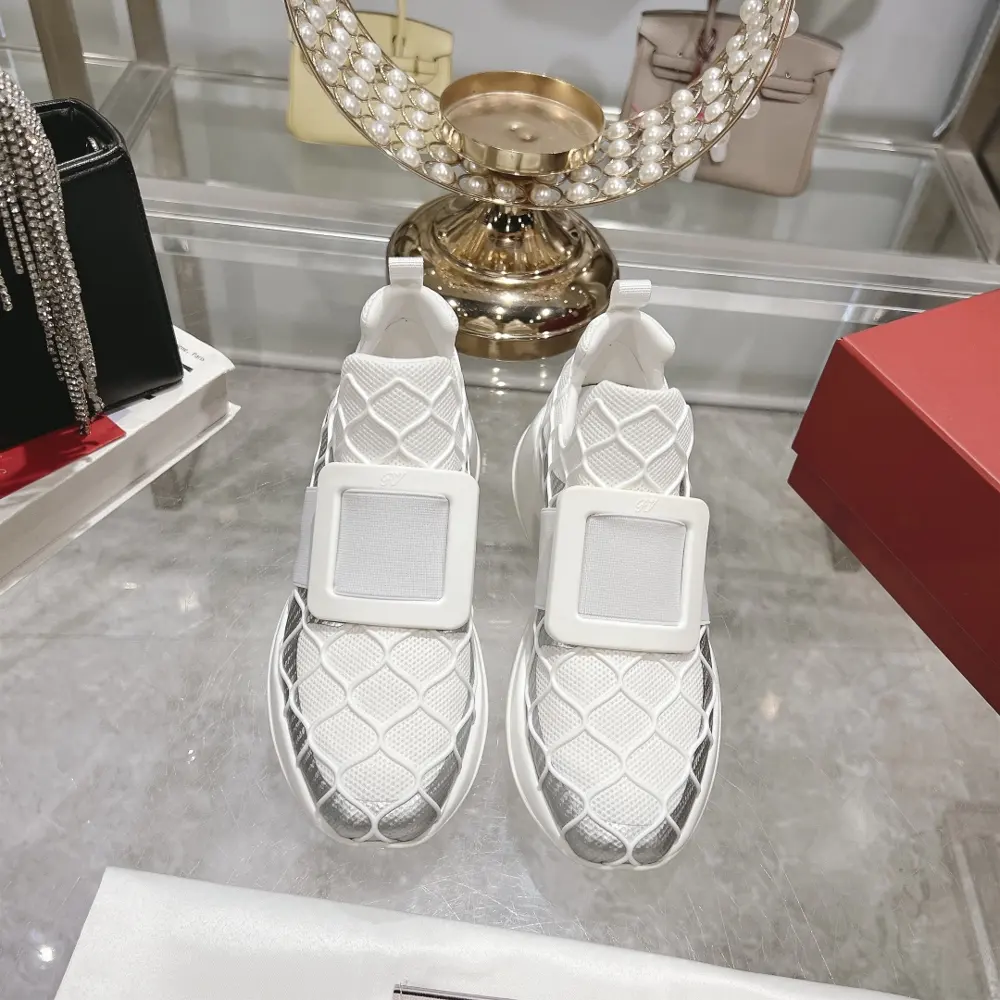 Roger Vivier 2024 new three-dimensional embossed dad shoes are so beautiful