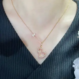 Qeelin Kirin hollow gourd necklace