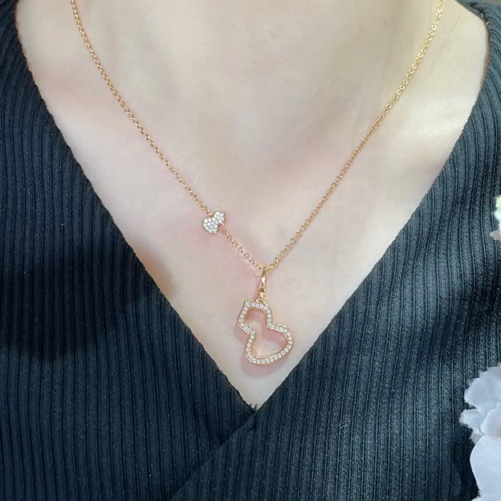 Qeelin Kirin hollow gourd necklace