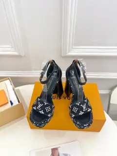 Louis Vuitton V-shaped high-heeled platform sandals