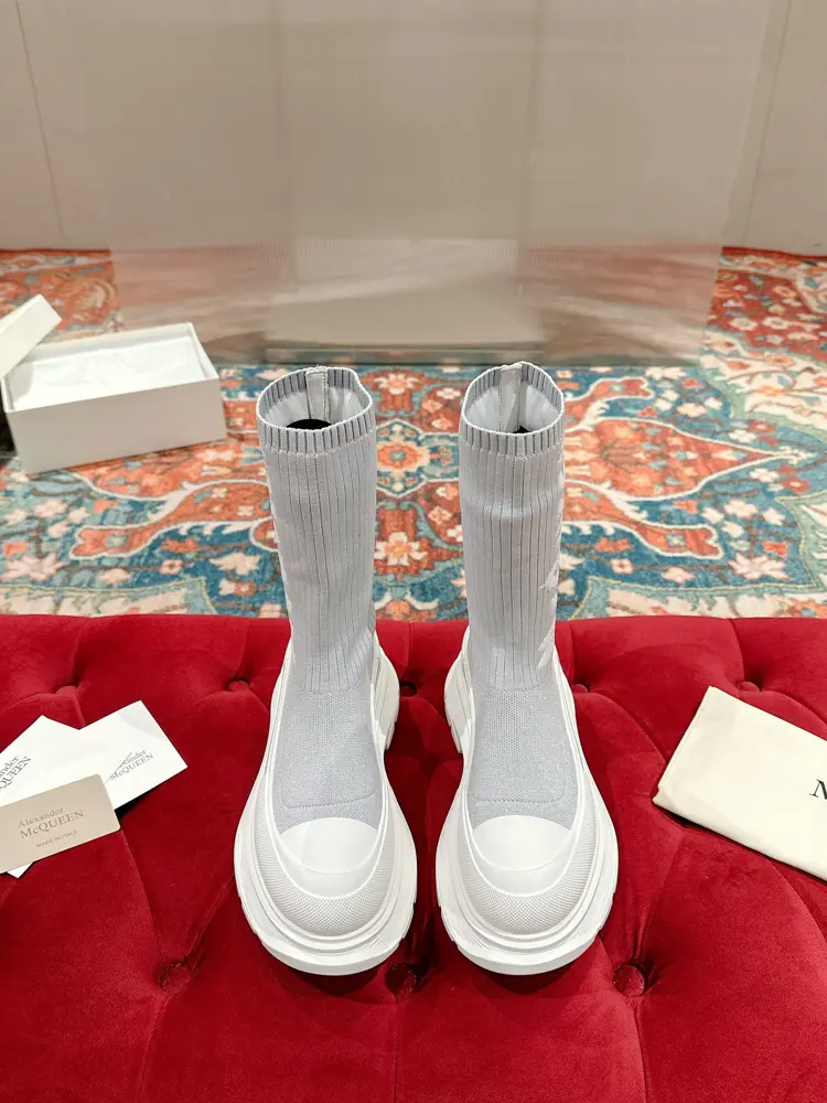 NEW . ︎⏩⏩ Alexander McQUEEN|McQueen Autumn and Winter Graffiti Series Graffiti Knitted Sock