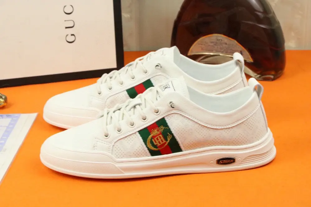 Gucci casual sneakers. The upper