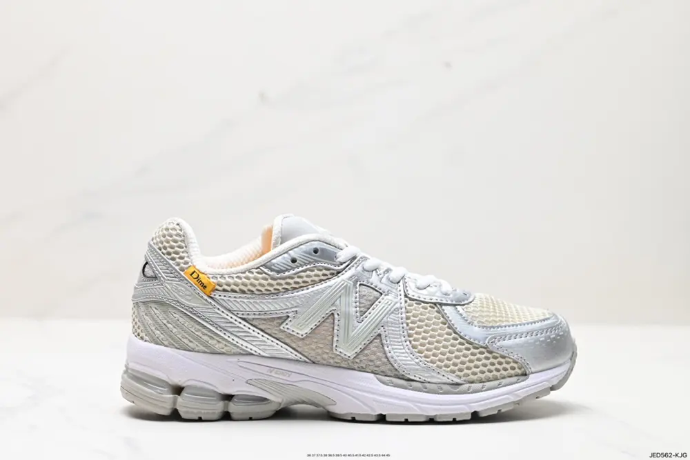 New Balance Paying tribute to the retro luxury sedan ML860DE2