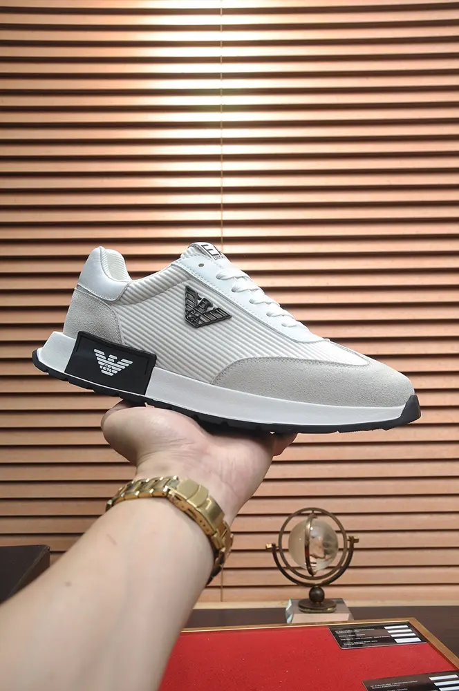 Armani’s latest casual shoes are hot selling. The same style as the official website