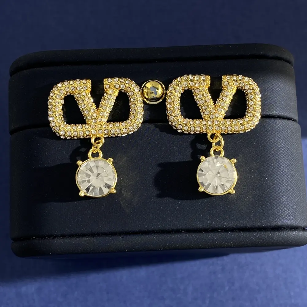 Valentino geometric hollow diamond V letter hanging single diamond round diamond earrings