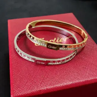 Cartier diamond bracelet Imported precision color-preserving 18k High-end customization Top