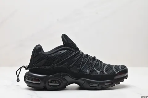 Nike Air Max Plus is the representative of Nike’s alternative shoes. TN It was born in 1996 DX8971-001