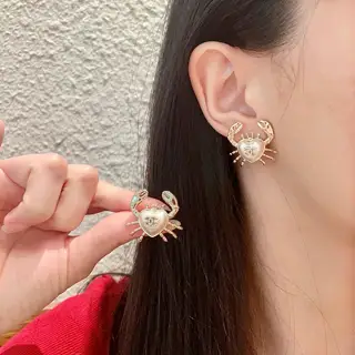 Chanel second-hand double C earrings