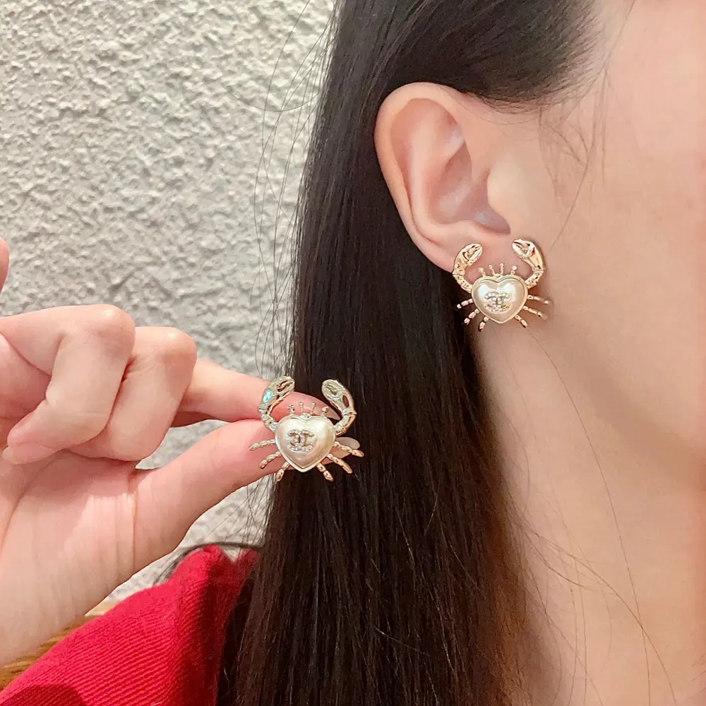 Chanel second-hand double C earrings