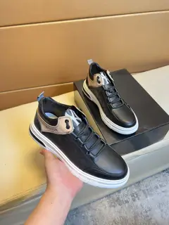Gucci sneakers. Counter purchase Casual Original leather imported from Italy