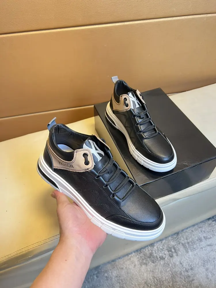 Gucci sneakers. Counter purchase Casual Original leather imported from Italy
